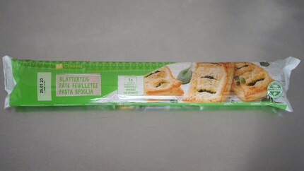 La pâte feuilletée industrielle est végétalienne puisqu’on utilise généralement de la margarine en lieu et place du beurre.