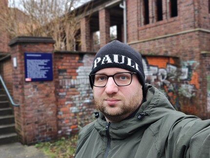 Porträt mit 35 mm Brennweite.