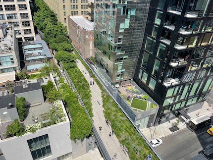 High Line Park in New York: if streets or railway tracks were made available and looked inviting, pedestrians would make use of the space.