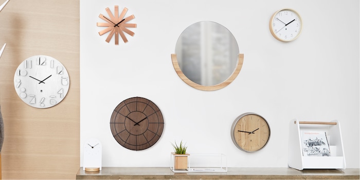Time display and decoration at the same time: wall clocks by Umbra. Time display and decoration at the same time: wall clocks by Umbra.