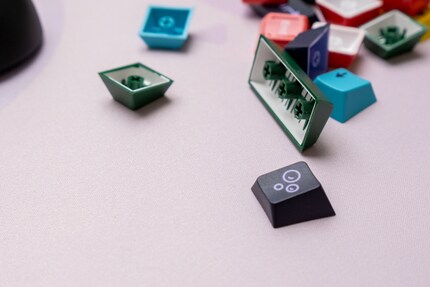 De bubbels op deze keycap uit de Cherry PBT Taro set zijn gedrukt met thermische sublimatie.