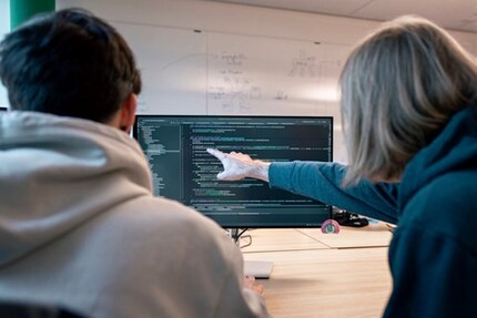 Four eyes see more than two – pair programming also improves the quality of the code.