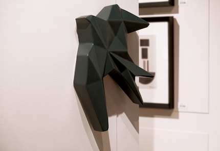 Comme plié : l'oiseau en céramique de VP Interiorismo