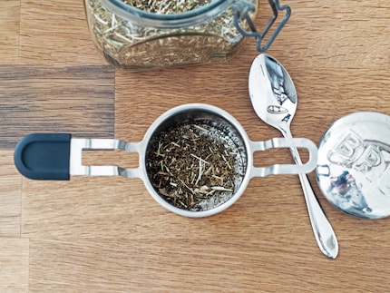 Einjähriger Beifuss riecht aromatisch und süss – schmeckt aber eher bitter.