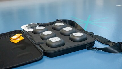 La custodia è stabile ed è allo stesso tempo una stazione di ricarica: contiene un alimentatore con cui è possibile caricare tutte le sei capsule RoxPro.