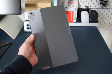 Retro del Lenovo Tab P11 Pro senza cover.