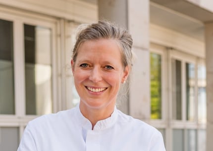 Friederike Wippermann, M.D., specialises in sports medicine.