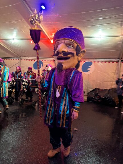 Als drummajor leidt Stefan Näf de Guggenmusik Gipsbachschluderi.