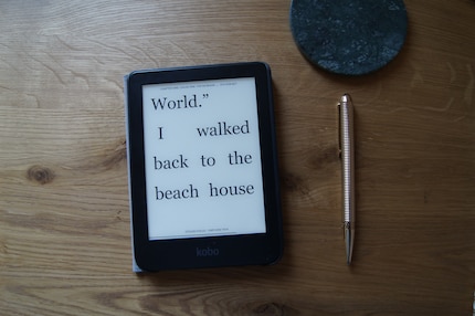 In the reading settings on the Kobo Clara 2E, I can blow up the font to absurd sizes.