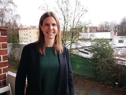 Nele Ohlsen visiting me in Hamburg for the interview. She teaches at the Kirsten-Boie primary school in Wallhöfen (near Bremen). She’s also a consultant for the Regional Office for Schools and Education in Lower Saxony for all things concerning the region and its languages.