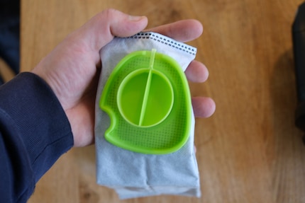 Dieser Plastikdeckel ist an jedem Beutel.