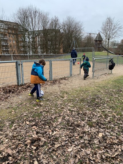 De voetballertjes vinden het weer niet erg.
