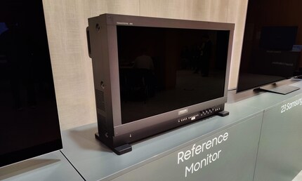 Here’s what a reference monitor from Hollywood looks like: small, thick, 1,500 francs per inch, with a huge power consumption. Unfortunately, I wasn’t allowed to take a photo of it with the power on.