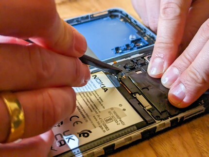 Appliquer le levier pour débrancher le connecteur.