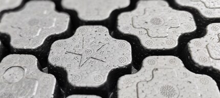 The plus-shaped elements of Evoc’s Protector Jacket Pro provide extra comfort.