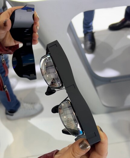 The visor is removable.