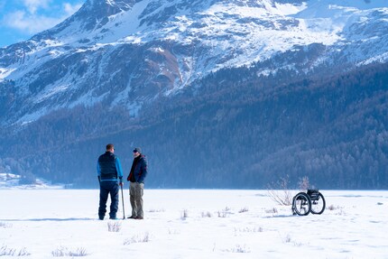 Patrick Mayer can stand, as he only suffered an incomplete spinal cord injury as a result of his accident «» .