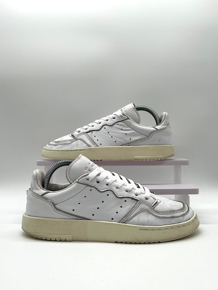 Mes vieilles Adidas Supercourts après leur traitement Sneakky Klean