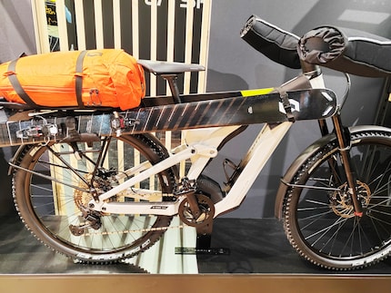 Vraiment ? Oui ! Par exemple, à vélo pour une randonnée à ski.
