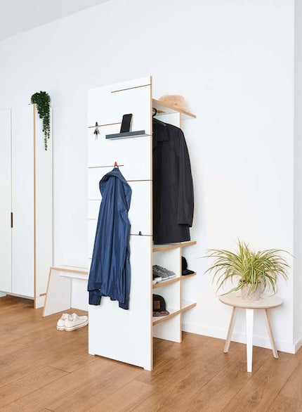 Dimensions: 50 × 80 × 180 cm | Material: oak | Photo: Tojo