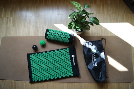 The Quick Aid acupressure mat comes with two spiked balls.