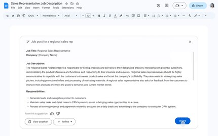 À partir de l'invite «Offre d'emploi pour un directeur régional des ventes», Google Docs rédige lui-même une annonce dans l'exemple, qui peut ensuite être modifiée et affinée.