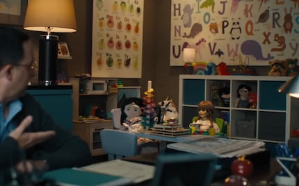Il y a quelques allusions comme la poupée Annabell.