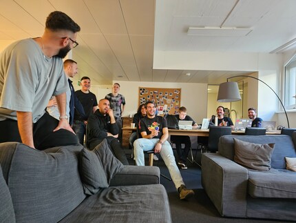 The eliminated players were also able to follow the matches in the spectator area.