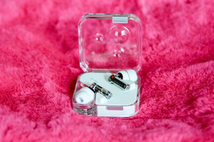 As soon as I open the case, the Ear (2)s connect to paired devices.