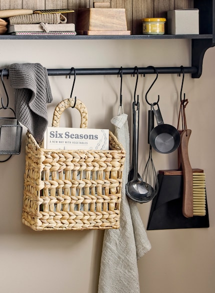The dustpan set is an eye-catcher.