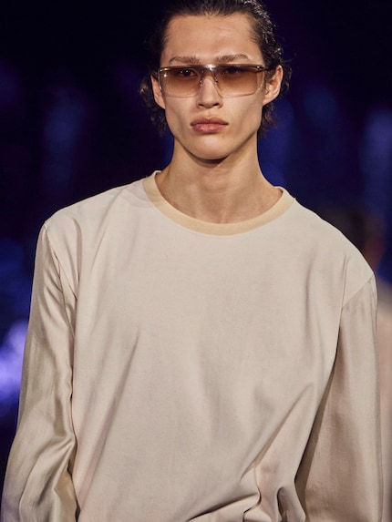 Lenti trasparenti a mezza montatura della collezione estiva Boss '23