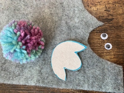 Anche in questo caso è necessaria la tua creatività per la testa e gli occhi. Questo rende ogni pecora unica.