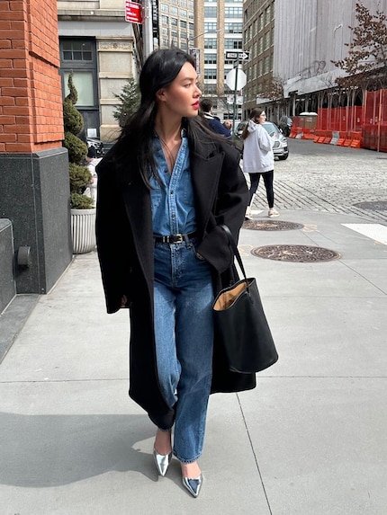 Pointed-toe, silver pumps, like here on influencer Mimi Nguyen, are one of the it pieces of the year.