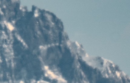 So you can see it better, here’s a cutout from the photo above. The image has already been resharpened.