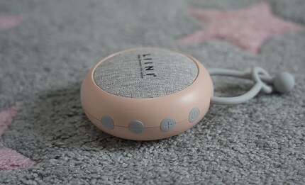 Un bouton après l’autre : ils vous permettent par exemple de contrôler le Snoozy et de régler le volume.