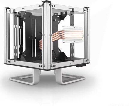 This is what the Streacom DB4 looks like from the inside without any modifications.