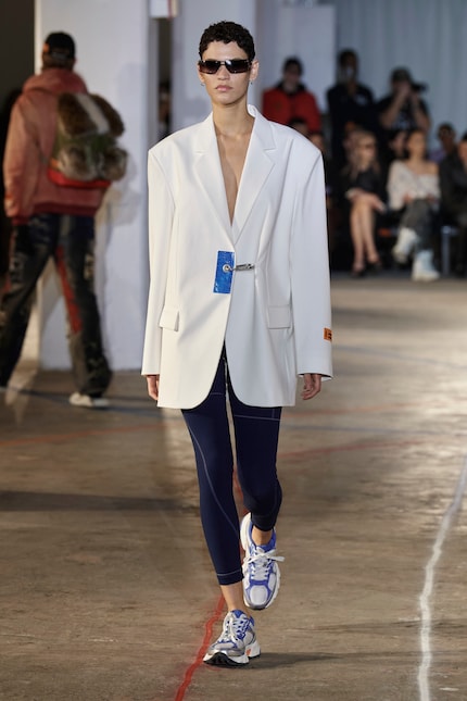 Sportivo ed elegante questo outfit di Heron Preston.