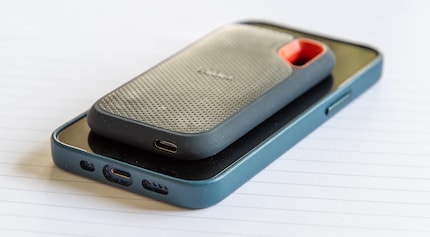 Looks like a smartphone, only smaller. Without a screen. And broken. And with a hole at the top right. But otherwise, just like a smartphone.