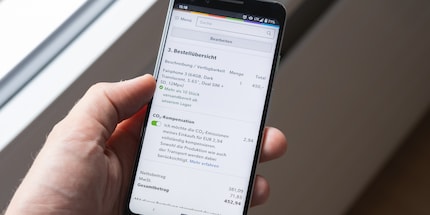 Im Checkout lässt sich der Einkauf per Knopfdruck kompensieren.