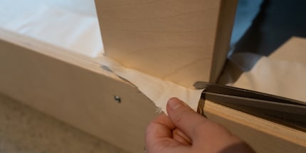 Etape 3 : Selon vos besoins, découpez le tissu pour que rien ne dépasse sur les côtés.