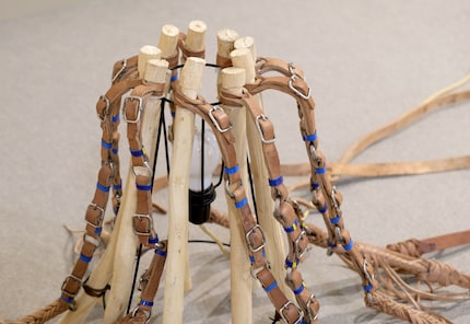 In his work, Tavinho Camerino combines industrial and artisanal production steps.