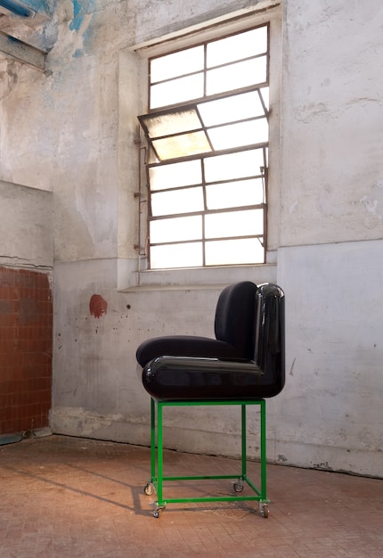 La collection de meubles est modulaire et réalisée avec le bureau de design Holloway Li.
