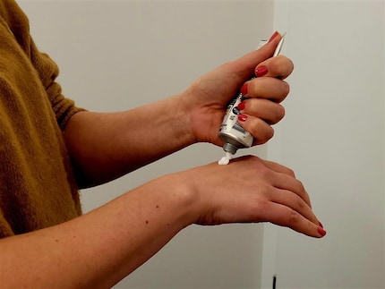 Auch Eincremen gehört zur Händehygiene