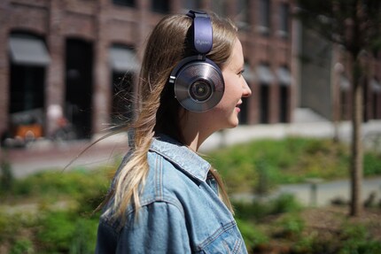 Senza la visiera, le Zone passano per un bel paio di cuffie.