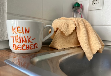 « Ne pas boire dans cette tasse ». L’avertissement est sans appel.