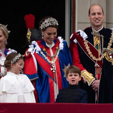 Kate Middleton and daughter Charlotte are happy with their garlands.