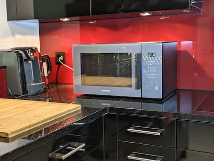 Samsung steamer-BBQ isn’t much larger than your average microwave oven.