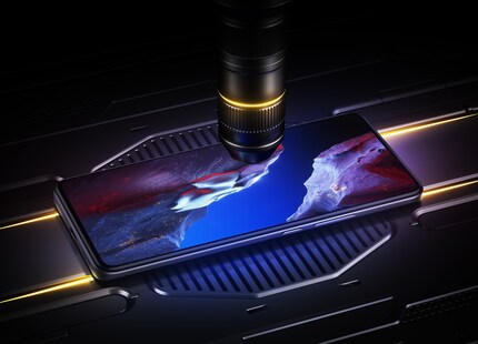 Der Screen mit 6,67 Zoll bietet 120 Hz und eine gute Helligkeit.