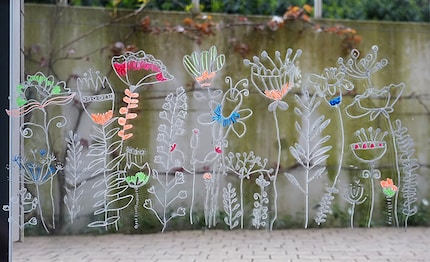 Mia figlia di sette anni ha bisogno di due ore e molta pazienza per disegnare il suo prato fiorito.