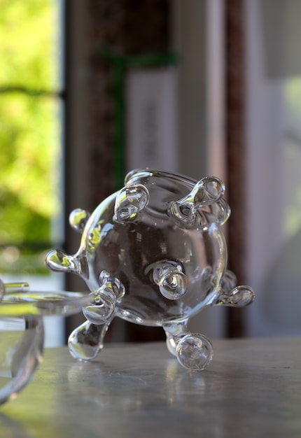 «Augen zu» consists of five cocktail glasses.